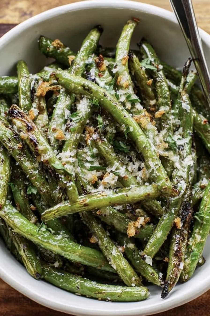 oven-roasted green beans, garlic, parmesan, flavorful, aromatic, crispy texture